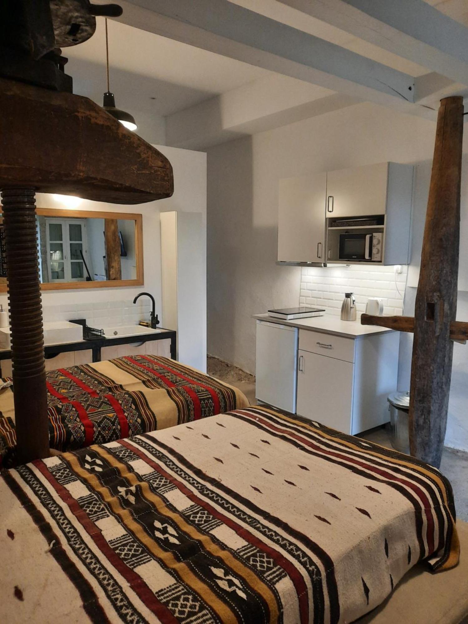 Dormir Au Pressoir Montagnieu  ภายนอก รูปภาพ